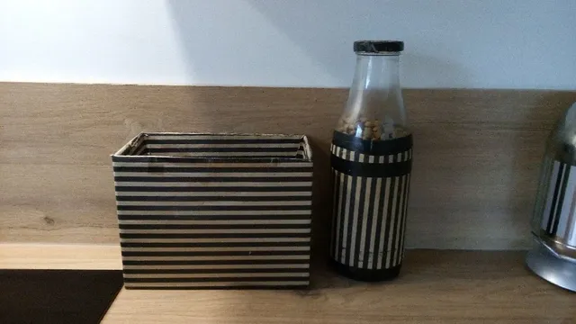 Boîte et bouteille customisées pour les croquettes du chat - 2