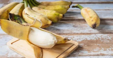 La peau de banane pour lutter contre le psoriasis, l’eczéma et l’acné