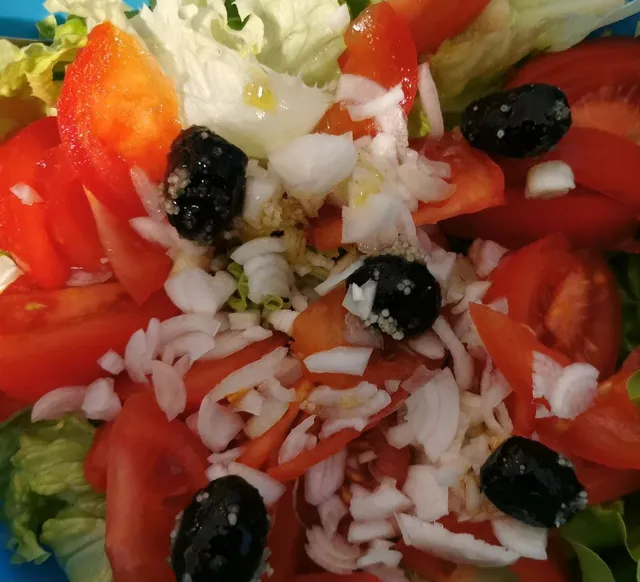 Salade thon tomates olives à la grecque