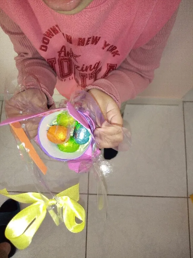 ♥️Panier en forme de Lapin réalisé par ma fille (4 ans) en la classe ,panier remplie en  oeufs de chocolat 🐇🐇🐇🐇🐇🐇🐇