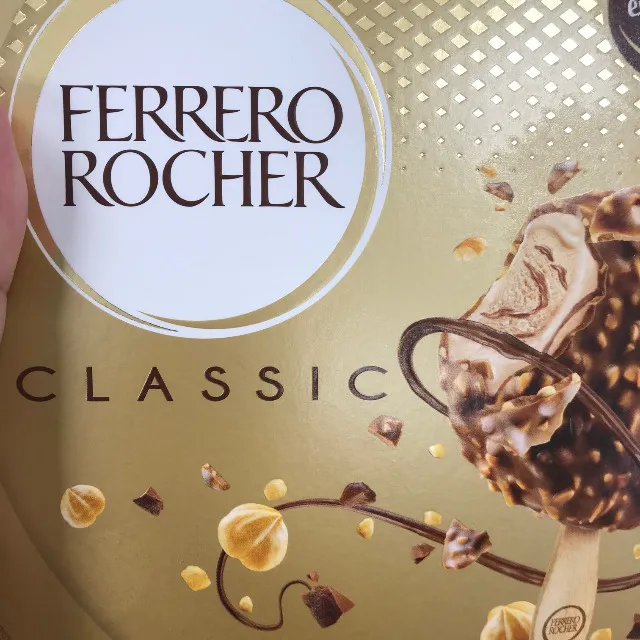 Glace bâtonnet Chocolat Lait Noisettes FERRERO ROCHER CLASSIC