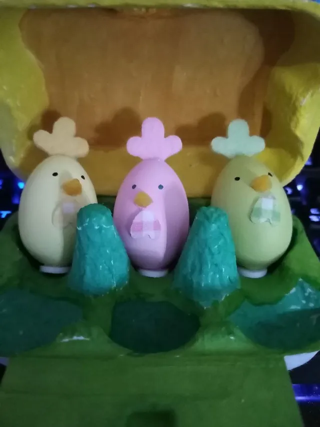 Boîte d'œufs en chocolat et figurines