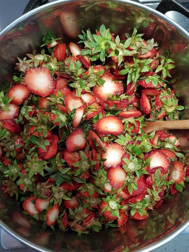 Anti gaspi : sirop de queues de fraises