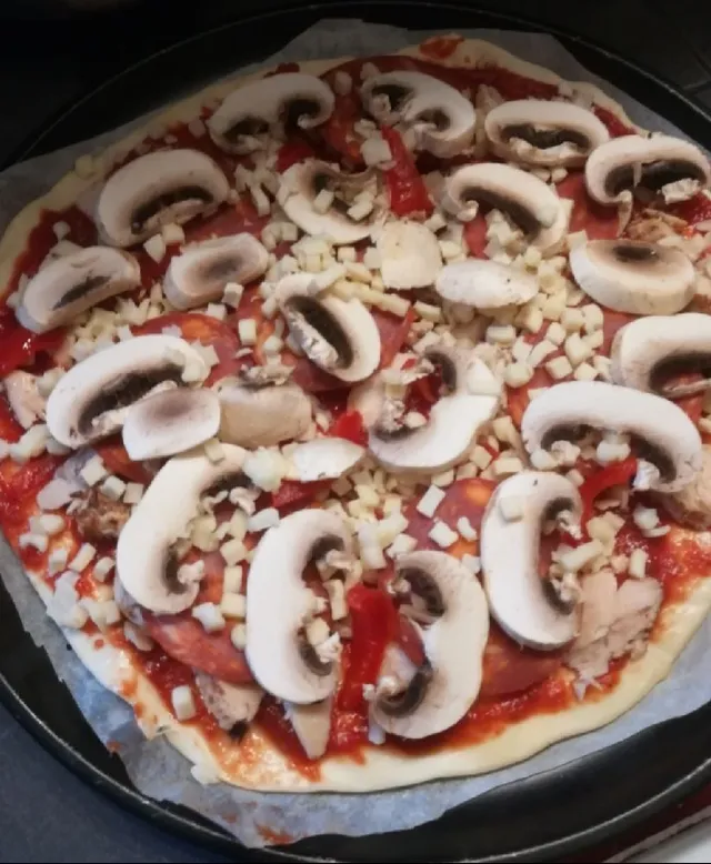 Et une pizza au chorizo une  🍕