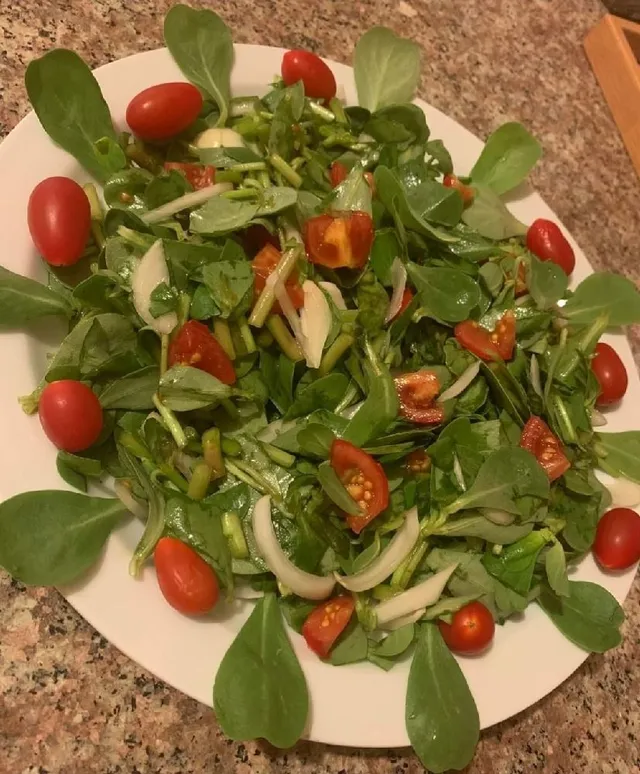 Salade de mâche  et tomate cerise