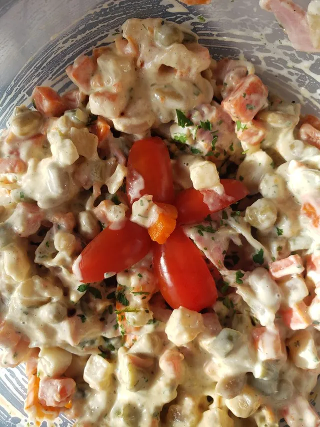 Salade de surimi ,macedoine et jambon blanc mayonnaise maison