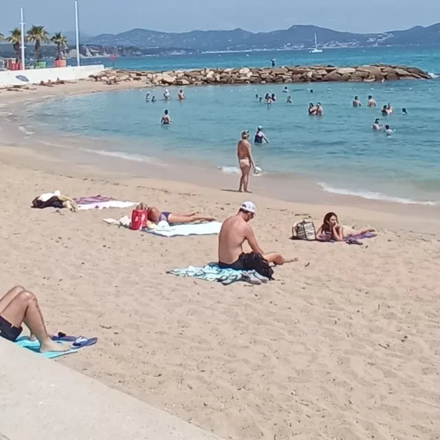 LES SOLDES SONT ARRIVÉES 🤑👙👕🩲👒😎 : Vite, faîtes le plein de vêtements de plage : À PRIX RÉDUITS 😊