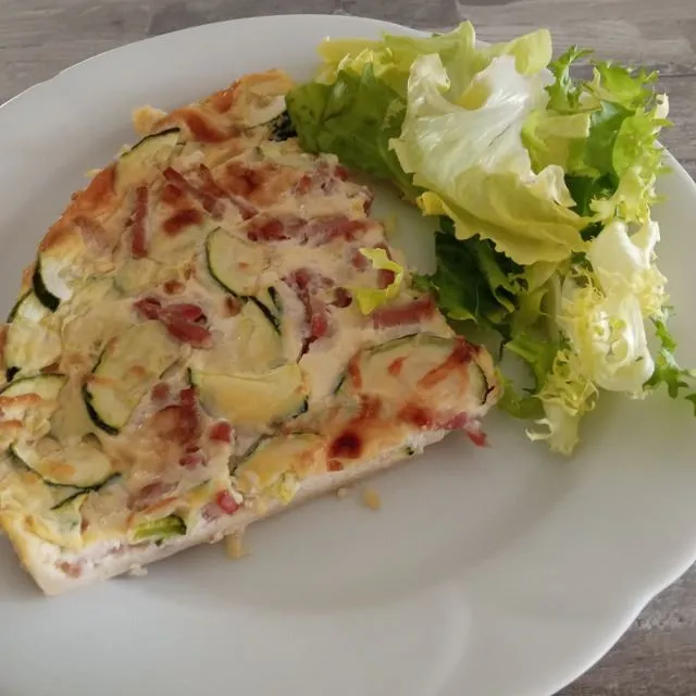 Quiche légère courgettes et lardons sans pâte