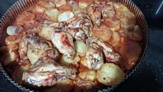 Cuisses de poulet 🐔 aux pommes de terre boulangère