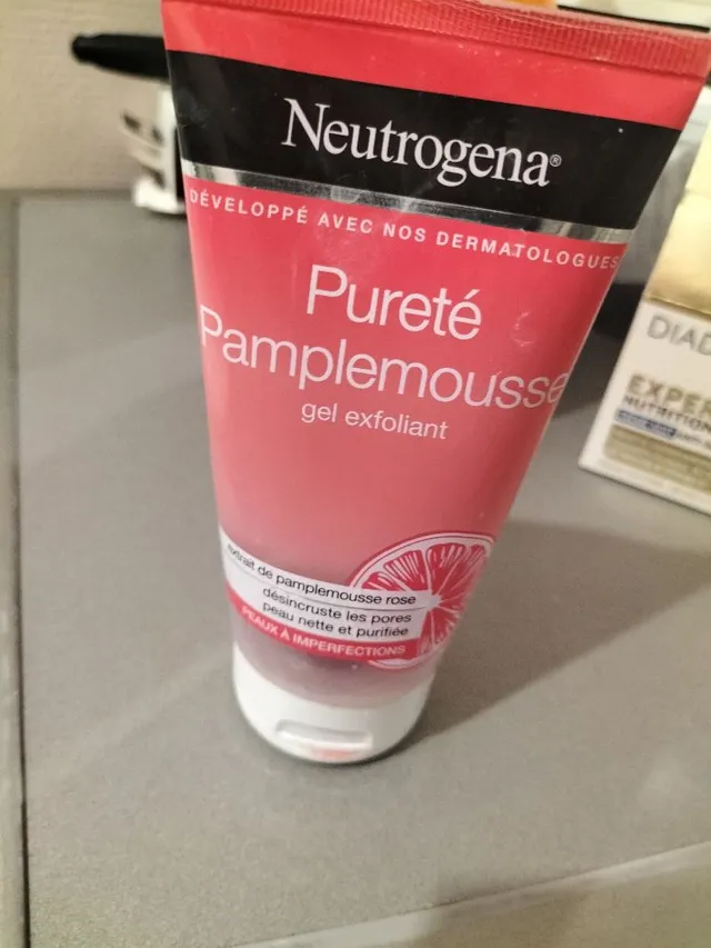 Neutrogena purete pamplemousse gel exfoliant