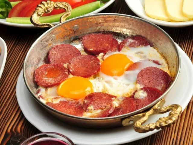 Omelette au soudjouk (saucisson turc à l'ail)