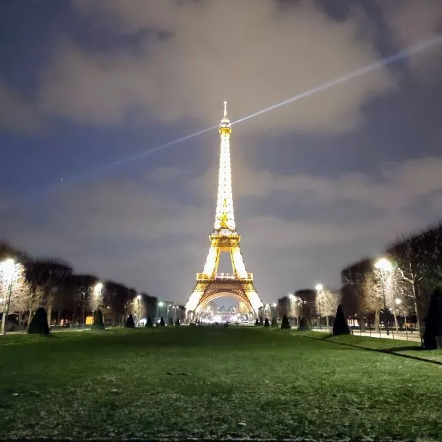 La tour Eiffel de nuit, toujours aussi magique !