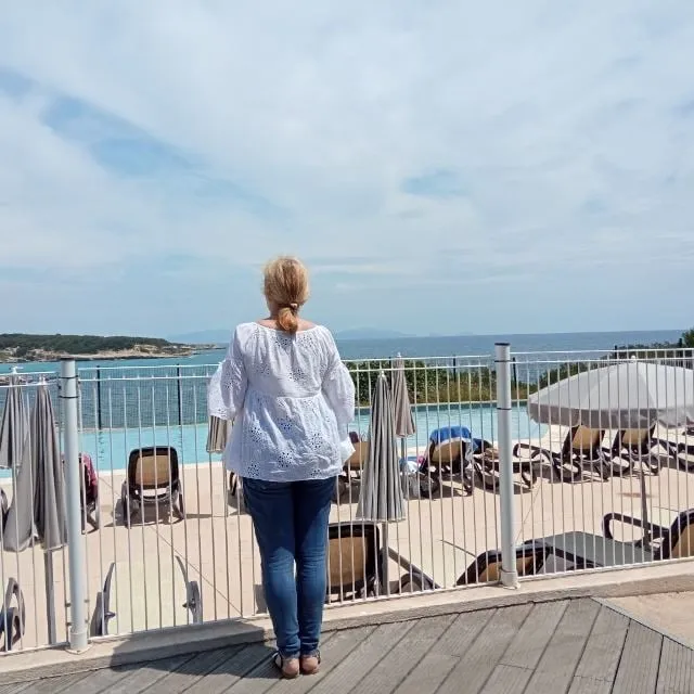 Profitez d'un moment d'évasion 🏖️sur la Côte Bleue 🌴et maillot de bain obligatoire 👙😎🩱 crème solaire