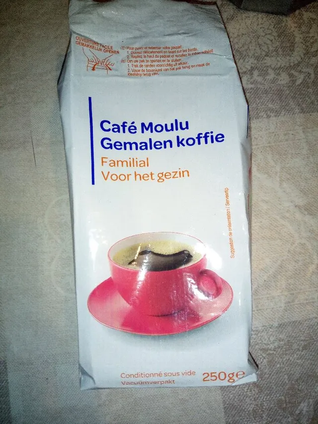 J'ai essayé un produit de carrefour :café moulu 250g à 1€,vraiment il a un très bon goût ☕☕☕☕☕☕☕☕