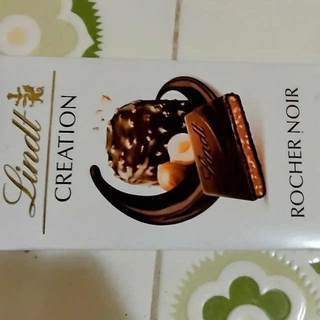 Tablette de chocolat noir Praliné Rocher CREATION LINDT