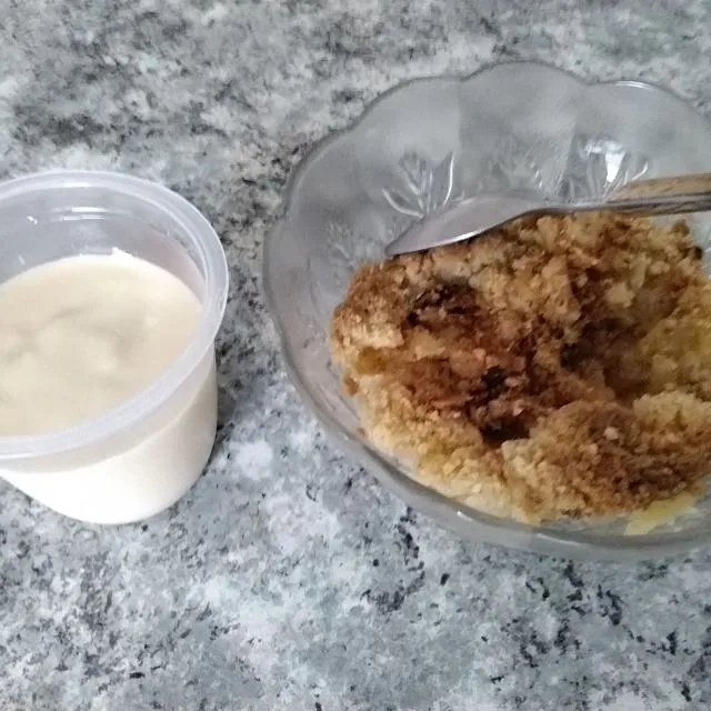 Crumble aux pommes  et crème  anglaise  Bridelice