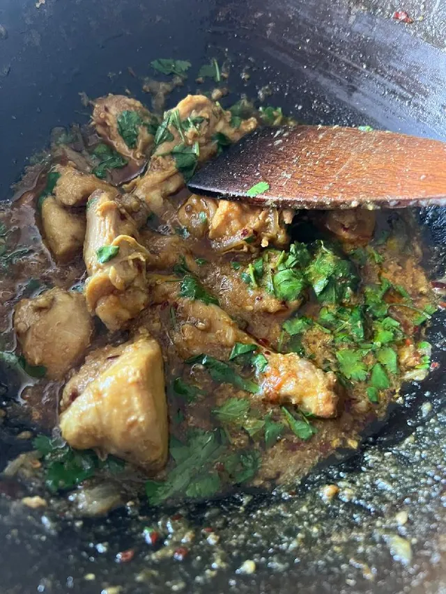 Karahi , c'est le curry le plus populaire au Pakistan .